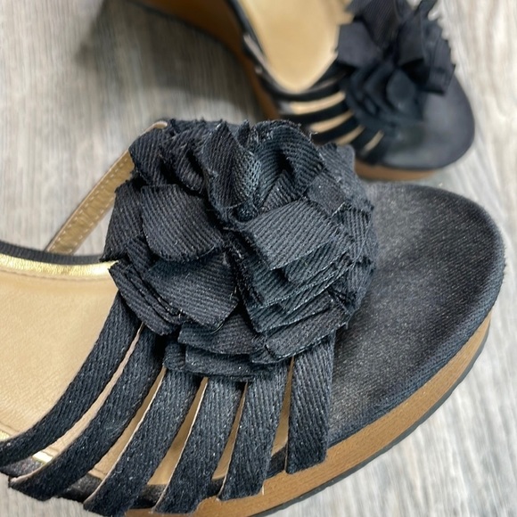 XOXO Platform Wedge Sandal, black Canvas with Canvas flower, size 8.5 - Picture 4 of 9